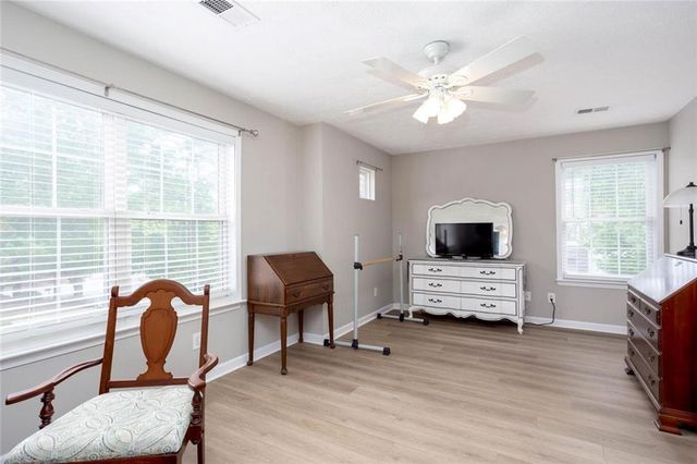 126 W Oaks Pl, Woodstock, GA 30188