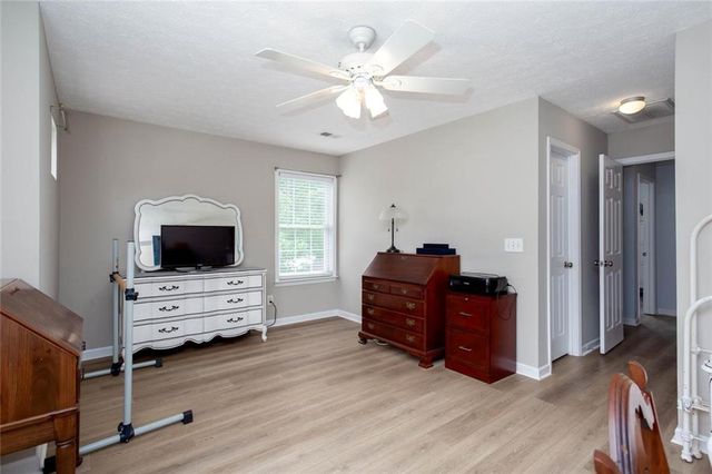 126 W Oaks Pl, Woodstock, GA 30188