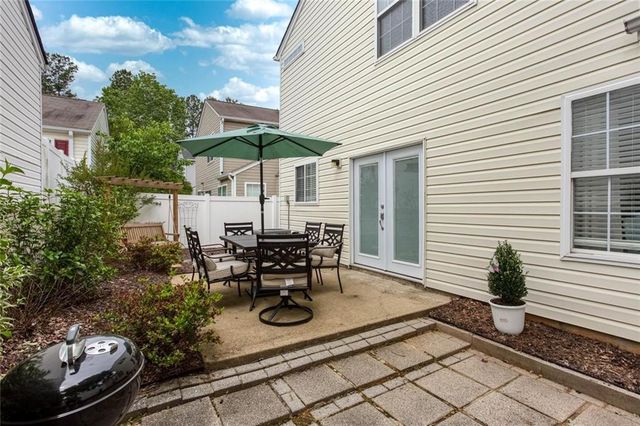 126 W Oaks Pl, Woodstock, GA 30188