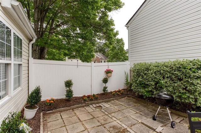 126 W Oaks Pl, Woodstock, GA 30188