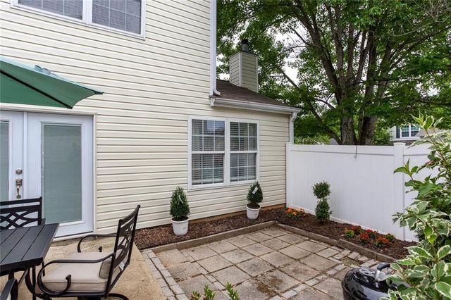 126 W Oaks Pl, Woodstock, GA 30188