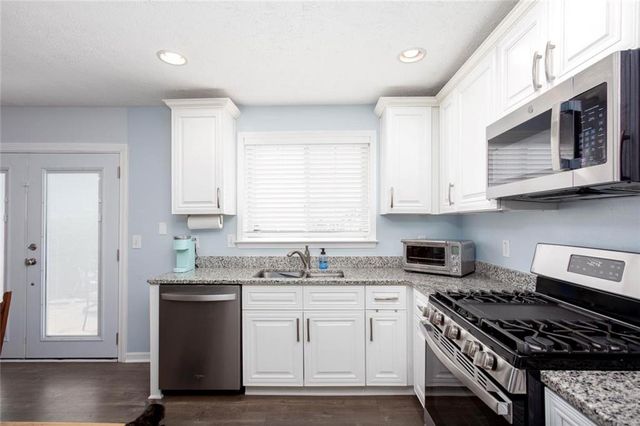 126 W Oaks Pl, Woodstock, GA 30188