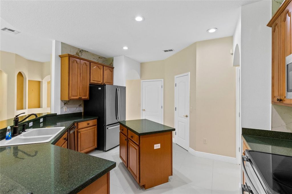 Image 11 of property listing at 856 TIMBER ISLE DRIVE, Orlando, FL 32828