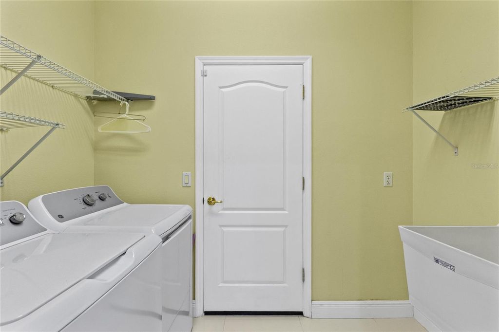 Image 22 of property listing at 856 TIMBER ISLE DRIVE, Orlando, FL 32828