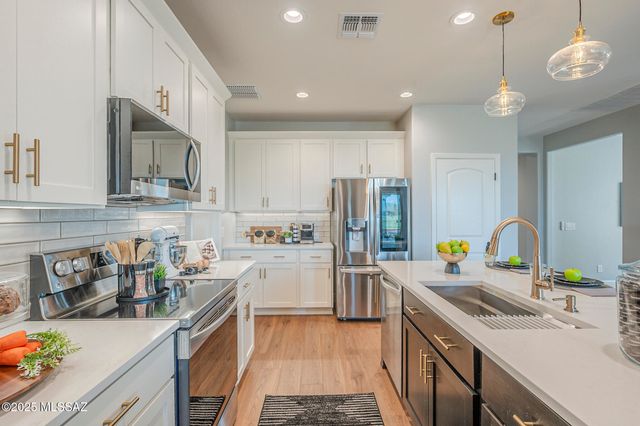 1573 N Ruff Court, Green Valley, AZ 85614