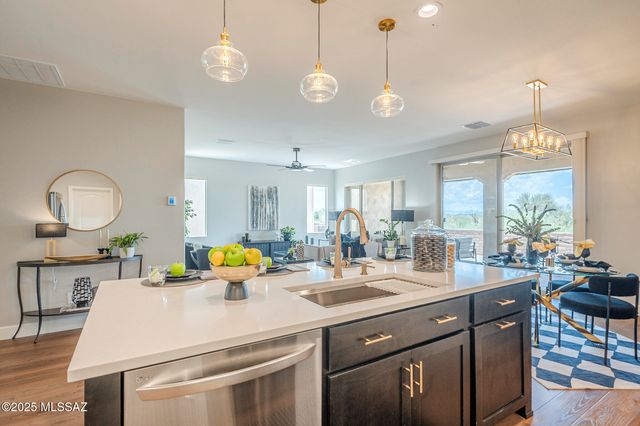 1573 N Ruff Court, Green Valley, AZ 85614