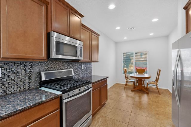 6008 Jagged Peak Road NW, Albuquerque, NM 87114