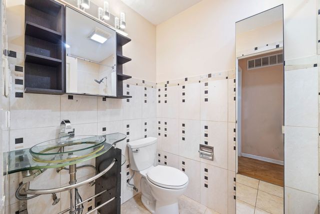 1044 Cumberland Court, Vernon Hills, IL 60061