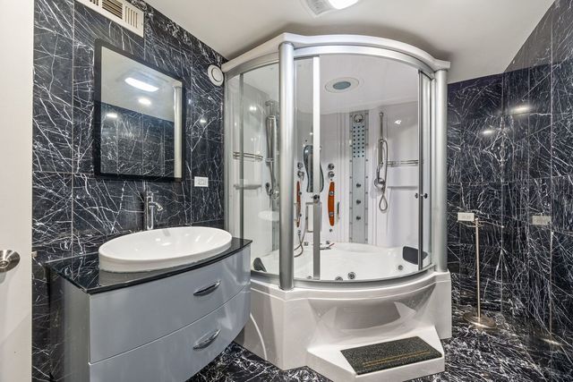 1044 Cumberland Court, Vernon Hills, IL 60061