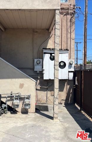 6525 Holmes Avenue, Los Angeles, CA 90001