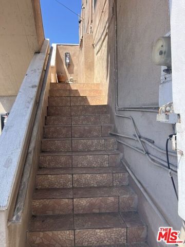 6525 Holmes Avenue, Los Angeles, CA 90001