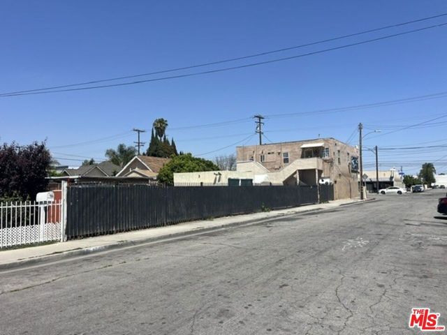6525 Holmes Avenue, Los Angeles, CA 90001