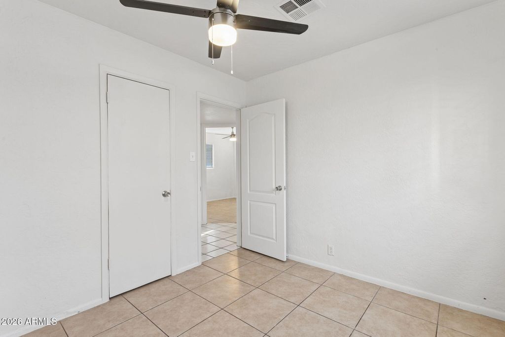 Image 14 of property listing at 4505 W CRITTENDEN Lane, Phoenix, AZ 85031