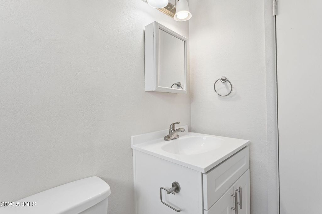 Image 16 of property listing at 4505 W CRITTENDEN Lane, Phoenix, AZ 85031