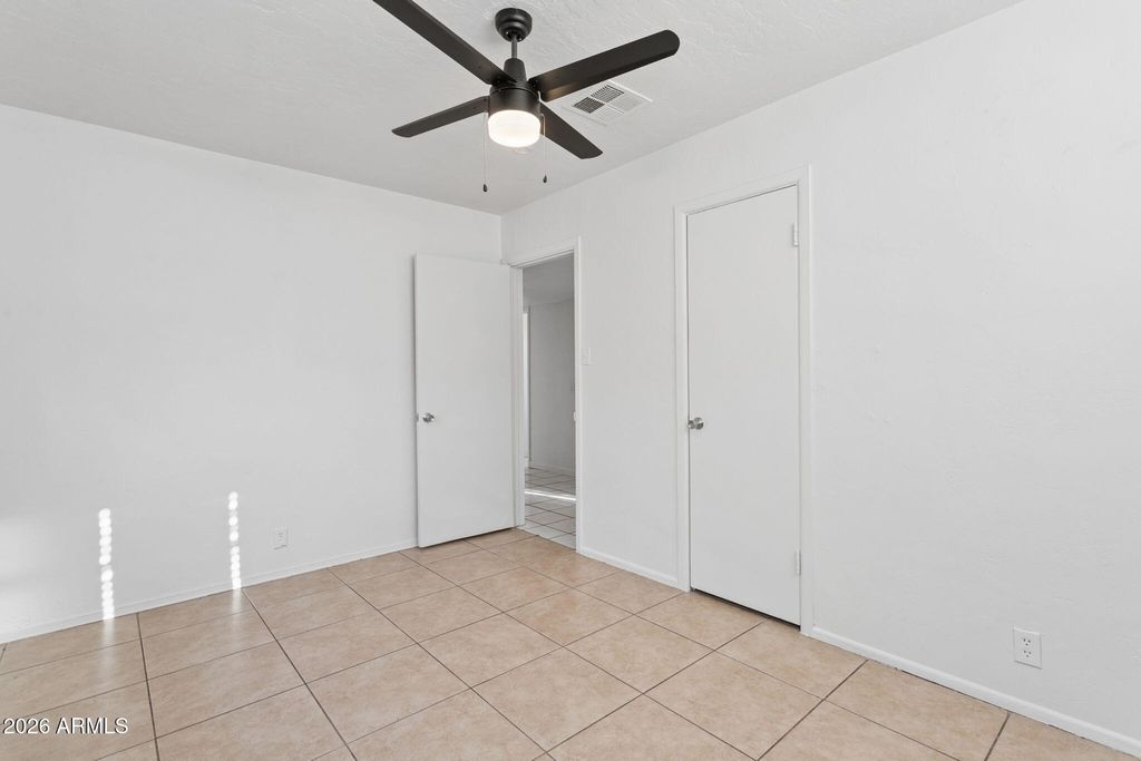 Image 18 of property listing at 4505 W CRITTENDEN Lane, Phoenix, AZ 85031