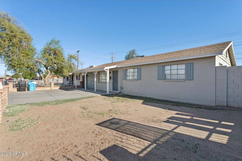 Image 3 of property listing at 4505 W CRITTENDEN Lane, Phoenix, AZ 85031