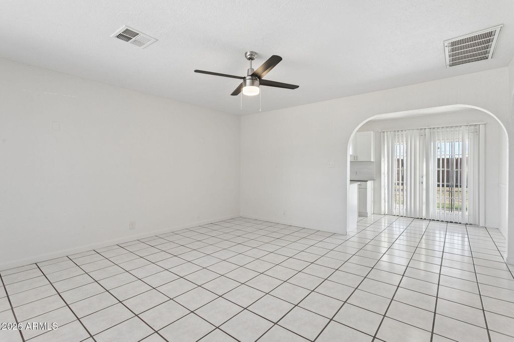 Image 4 of property listing at 4505 W CRITTENDEN Lane, Phoenix, AZ 85031