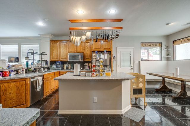 6602 Fox Glen Drive, Arlington, TX 76001