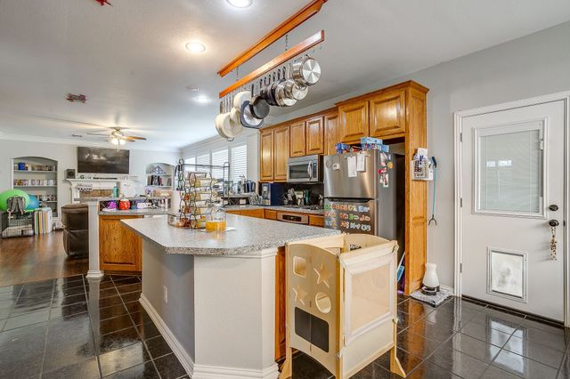 6602 Fox Glen Drive, Arlington, TX 76001