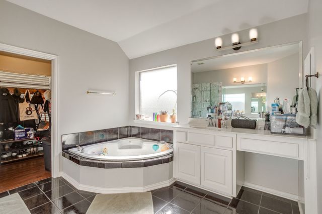 6602 Fox Glen Drive, Arlington, TX 76001