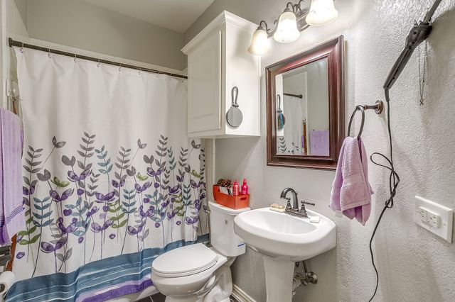 6602 Fox Glen Drive, Arlington, TX 76001