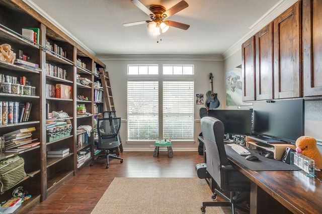 6602 Fox Glen Drive, Arlington, TX 76001