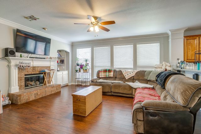 6602 Fox Glen Drive, Arlington, TX 76001