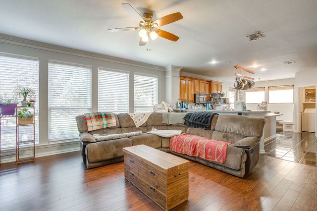 6602 Fox Glen Drive, Arlington, TX 76001