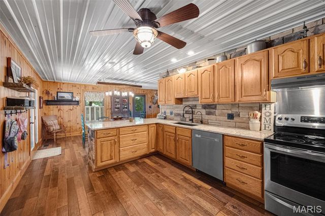 2276 Old Fredericktown Road, Farmington, MO 63640