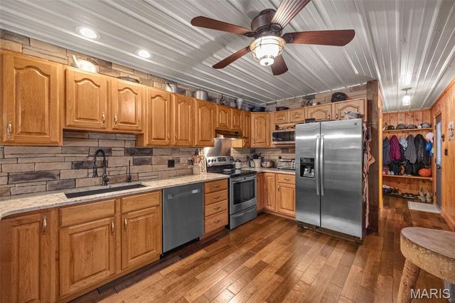 2276 Old Fredericktown Road, Farmington, MO 63640