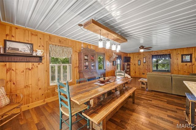 2276 Old Fredericktown Road, Farmington, MO 63640