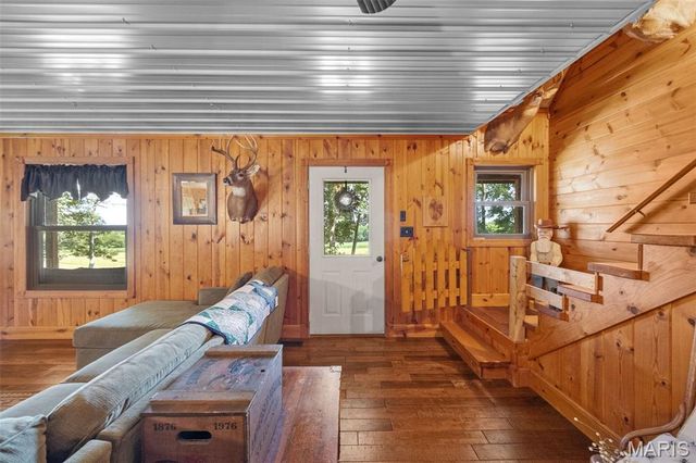 2276 Old Fredericktown Road, Farmington, MO 63640