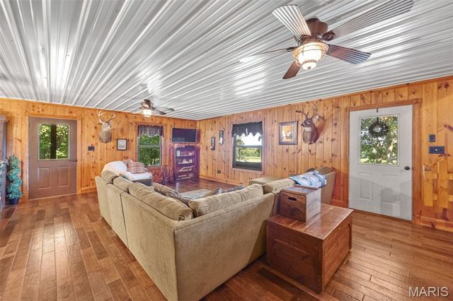 2276 Old Fredericktown Road, Farmington, MO 63640