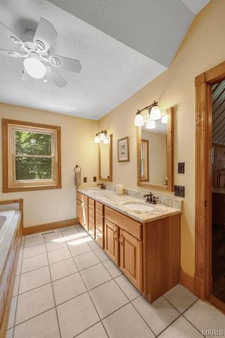 2276 Old Fredericktown Road, Farmington, MO 63640