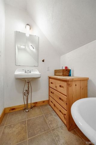 2276 Old Fredericktown Road, Farmington, MO 63640