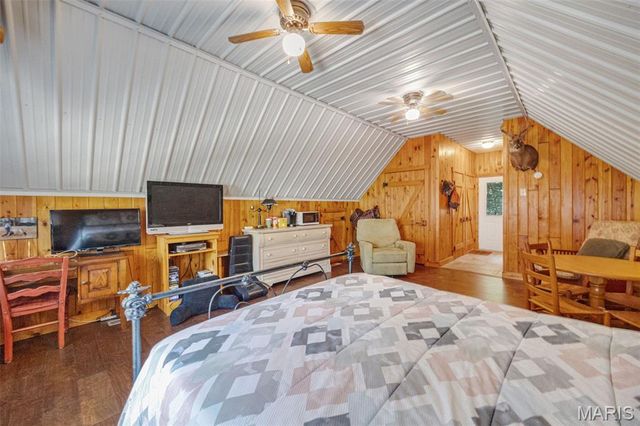 2276 Old Fredericktown Road, Farmington, MO 63640