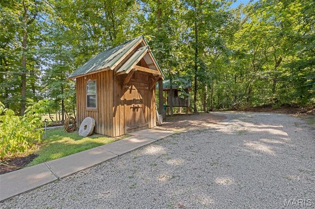 2276 Old Fredericktown Road, Farmington, MO 63640