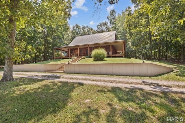2276 Old Fredericktown Road, Farmington, MO 63640
