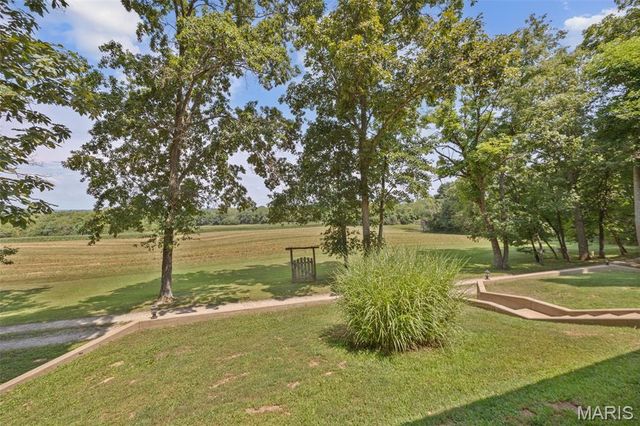 2276 Old Fredericktown Road, Farmington, MO 63640