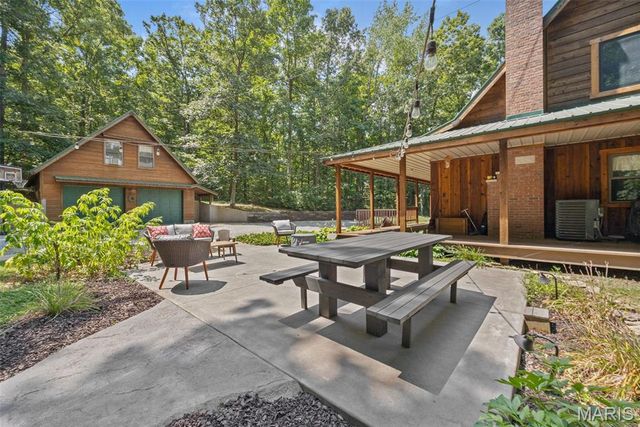 2276 Old Fredericktown Road, Farmington, MO 63640