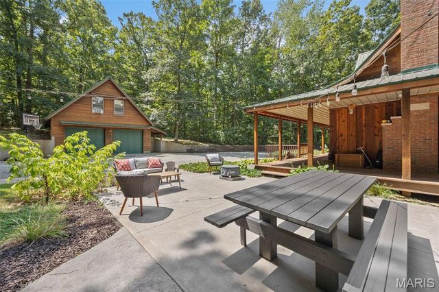 2276 Old Fredericktown Road, Farmington, MO 63640