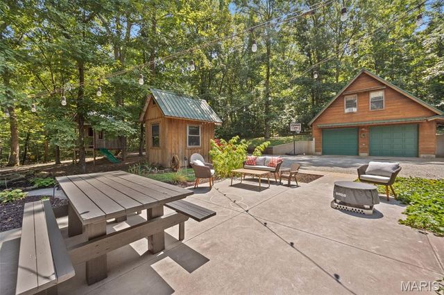 2276 Old Fredericktown Road, Farmington, MO 63640