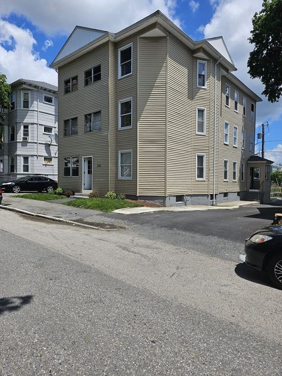 105 Arthur St 2, Worcester, MA 01604