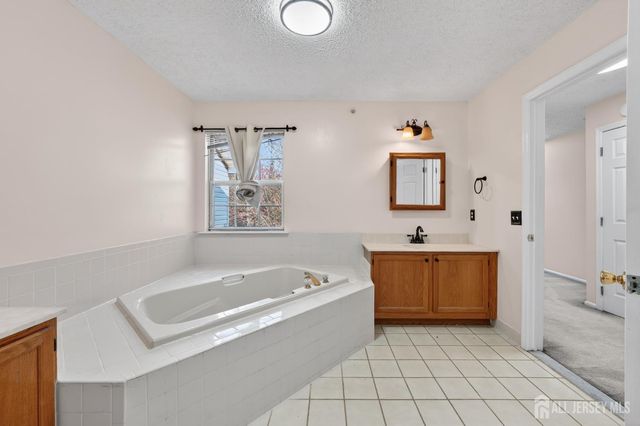 22 Guisborough Way, Edison, NJ 08820