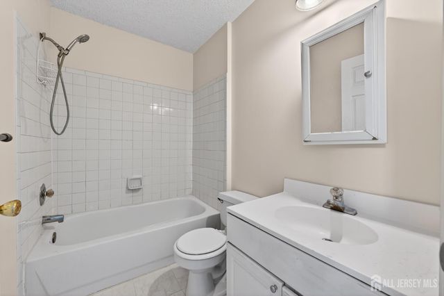 22 Guisborough Way, Edison, NJ 08820