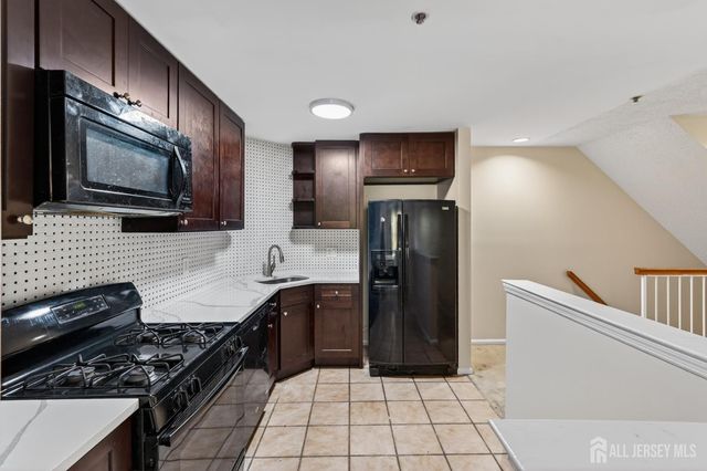 22 Guisborough Way, Edison, NJ 08820