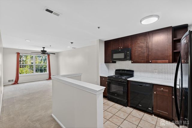 22 Guisborough Way, Edison, NJ 08820