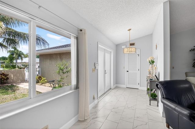 10982 S Greentrail Drive S, Boynton Beach, FL 33436