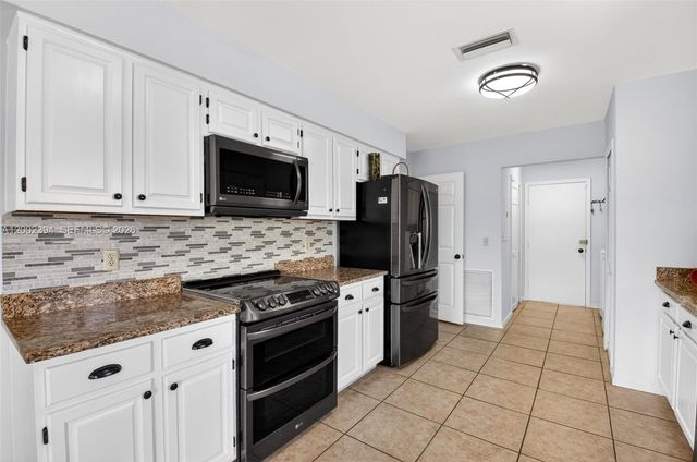 10982 S Greentrail Drive S, Boynton Beach, FL 33436