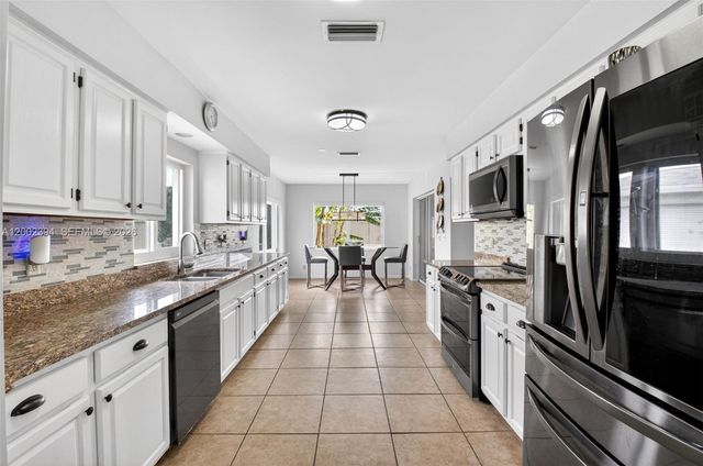 10982 S Greentrail Drive S, Boynton Beach, FL 33436